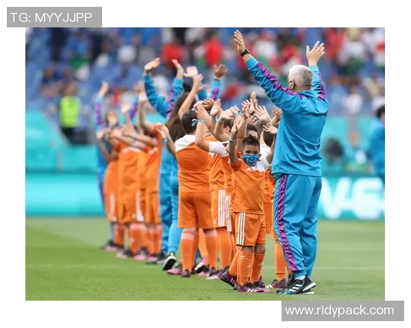 意大利足球明星携手品牌打造精彩广告展现激情与风采