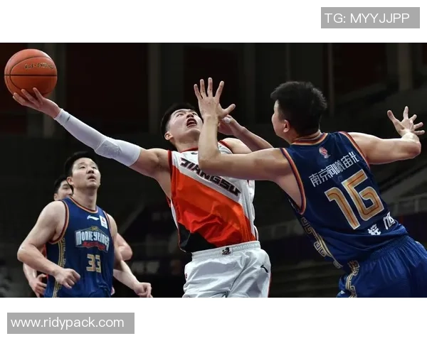 南京篮球队在冠军赛中的精彩表现与状态分析